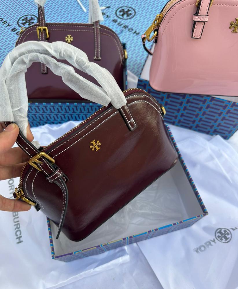 شنطة Tory Burch بتصميم أنيق وعصري