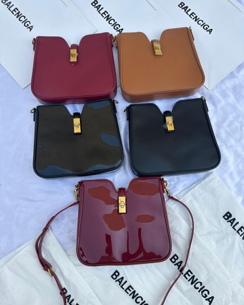 شنطة بالنسياغا