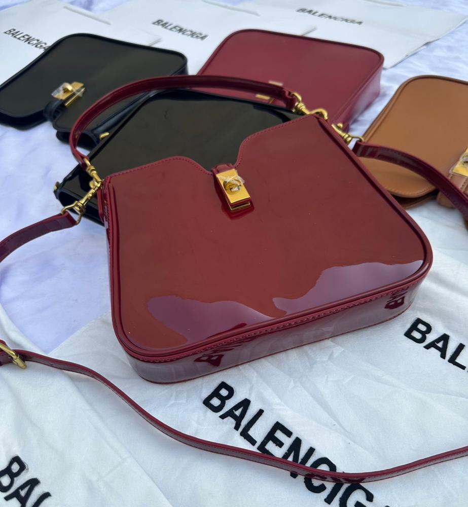 شنطة بالنسياغا