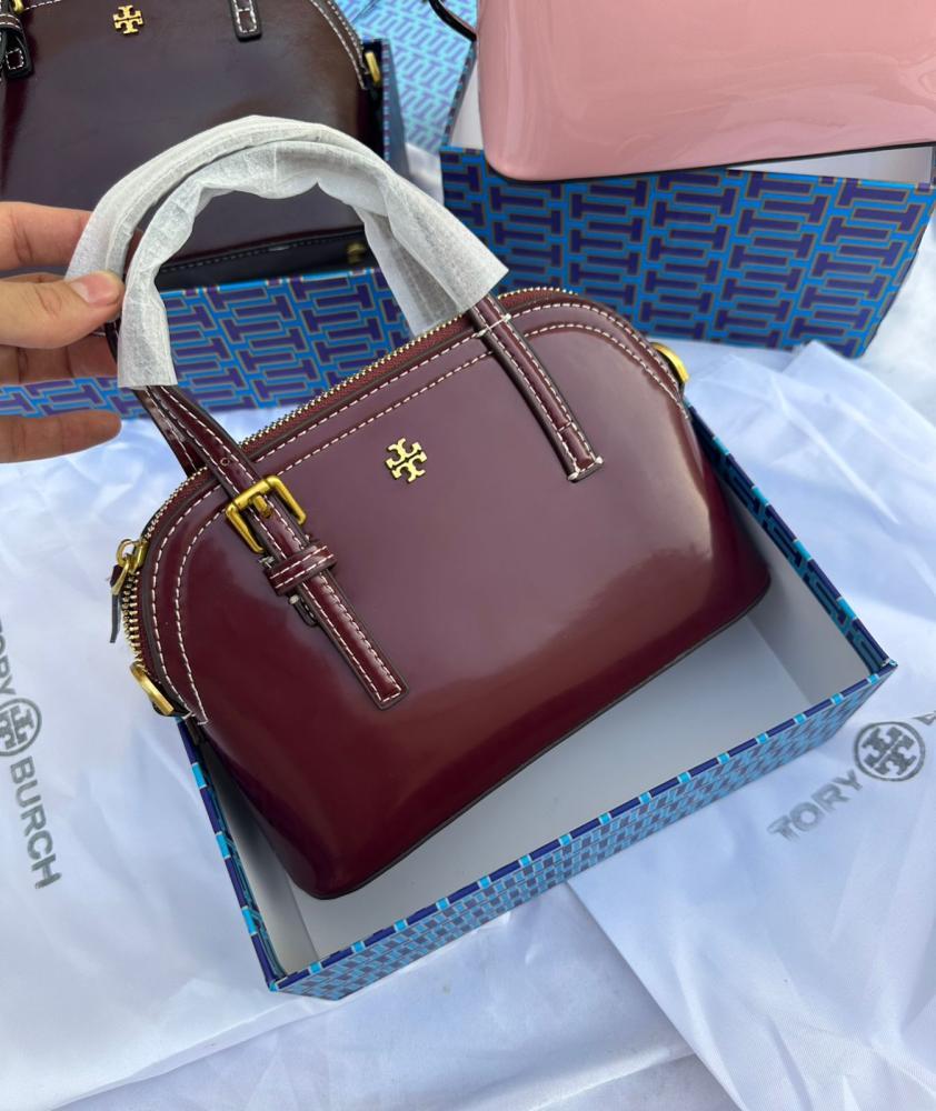 شنطة Tory Burch بتصميم أنيق وعصري