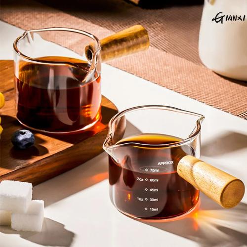كوب معيارى بمقبض خشبي