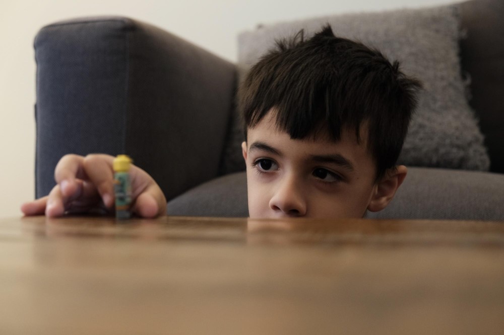 اللعب والطفل المصاب بالتوحد: كيف تساهم المراكز الترفيهية في علاجه - أساليب فعّالة للعلاج