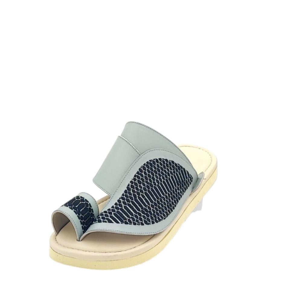 حذاء شرقي مطرز رصاصي فاتح دعسة طبي وطني