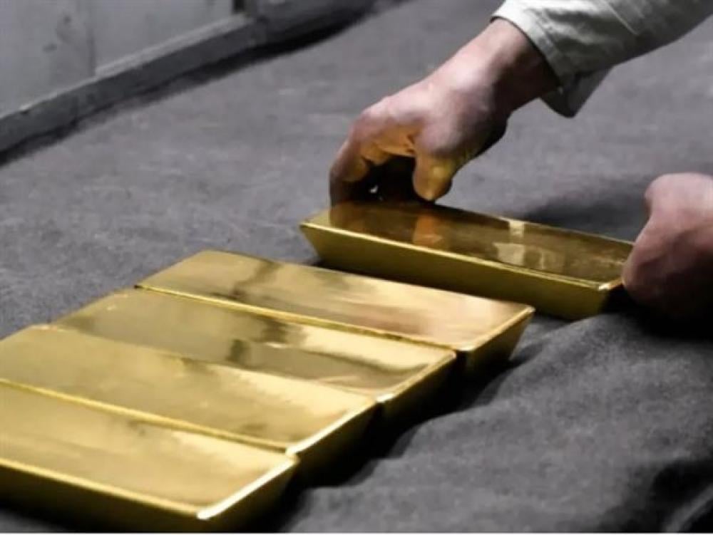 الذهب يحافظ على مكاسبه قرب أعلى مستوى في أسبوعين فوق 4700 دولار