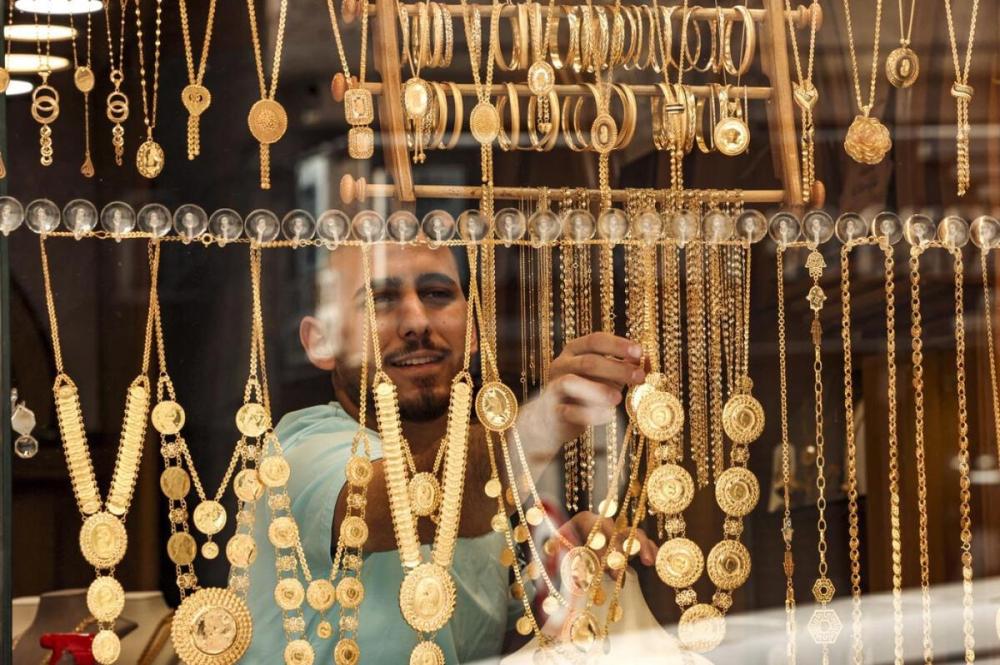 الذهب يتجه لمكاسب أسبوعية والأسواق تركز على التطورات بين أميركا وإيران
