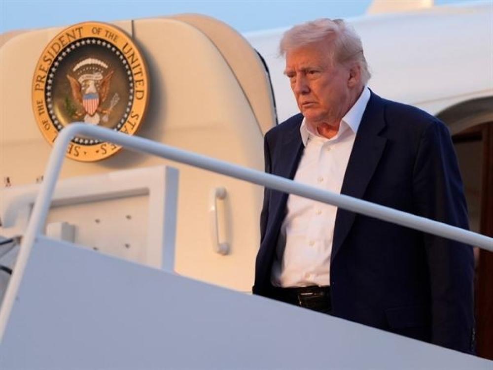 ترامب يهدد كندا بفرض رسوم جمركية 100% بسبب اتفاق محتمل مع الصين