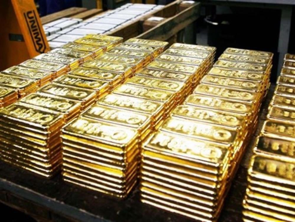 الذهب يكتسب زخمًا لاختبار أعلى مستوياته الشهرية