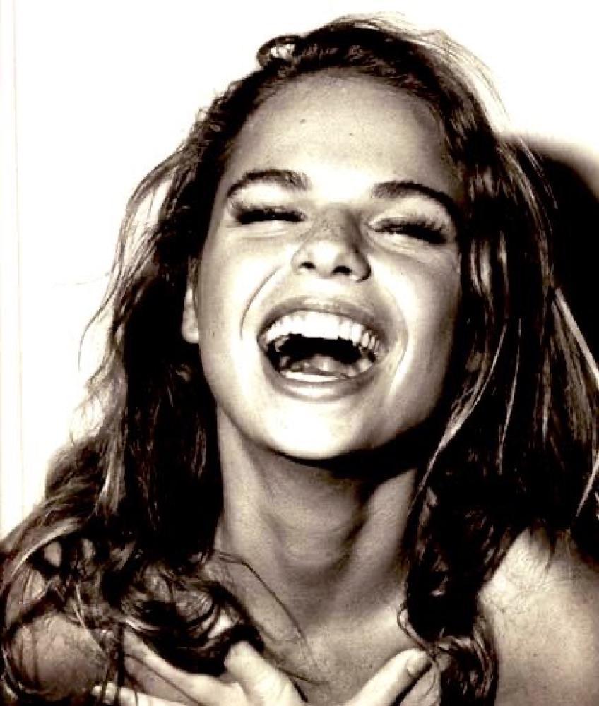 العلاج بالفكاهة: حين يصبح الضحك لغة خفية للشفاء