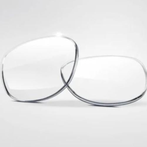 الفرق بين العدسات النظارات العادية والمضادة للانعكاس