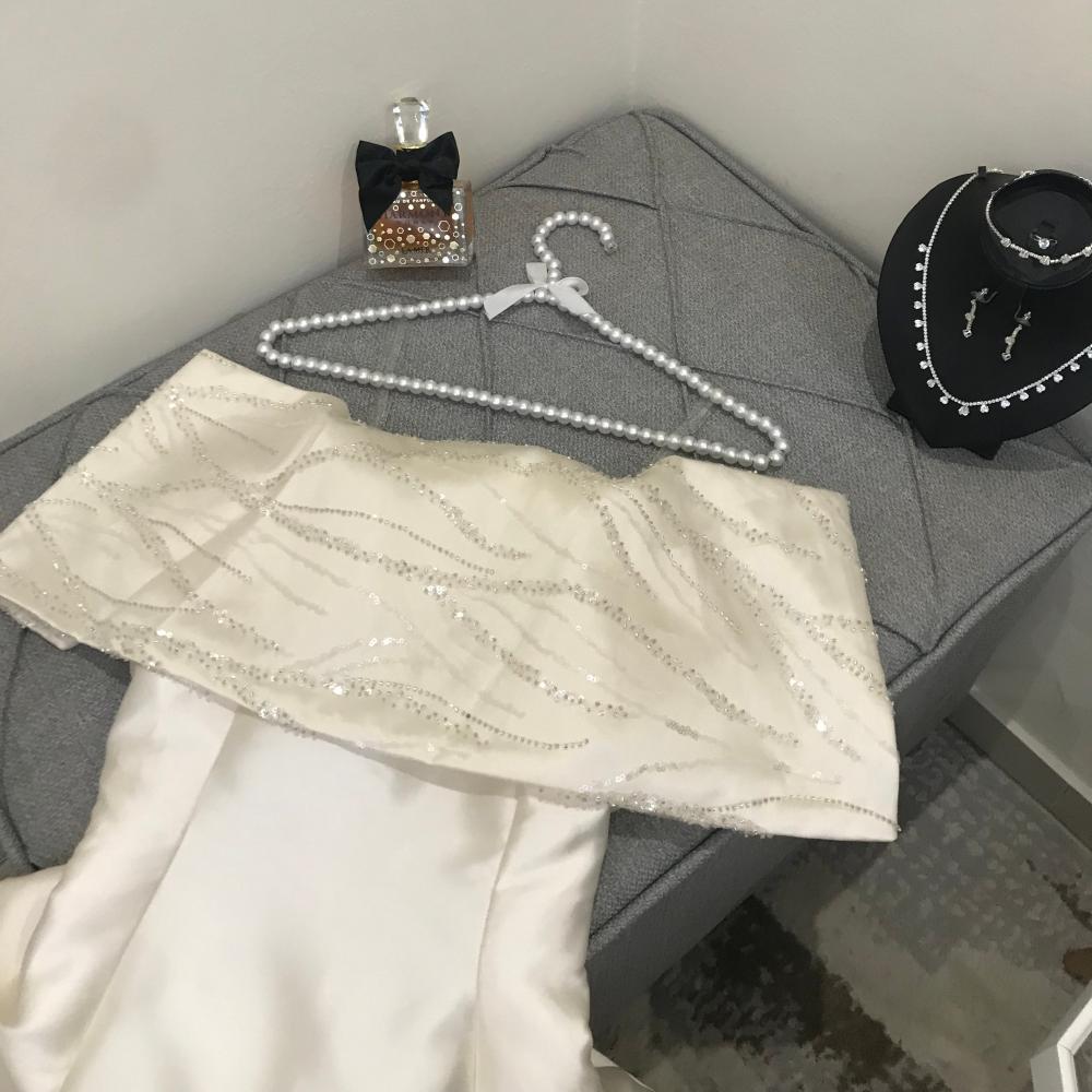 فستان ( وايت اندرياس ليدي ) دبل ميكادو