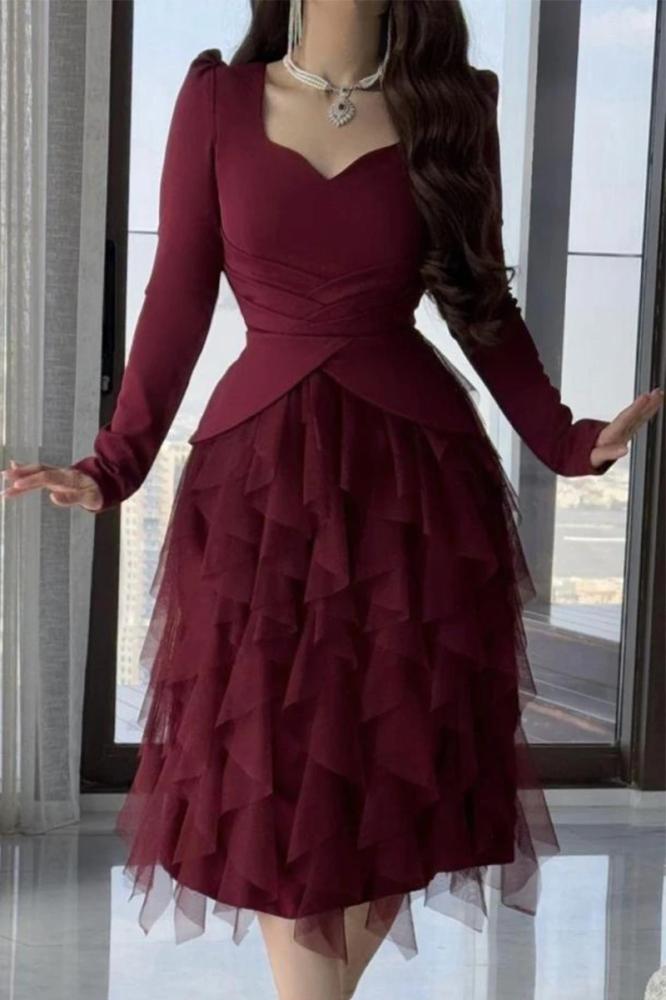 فستان فاخر بتصميم درابيه وكشكش