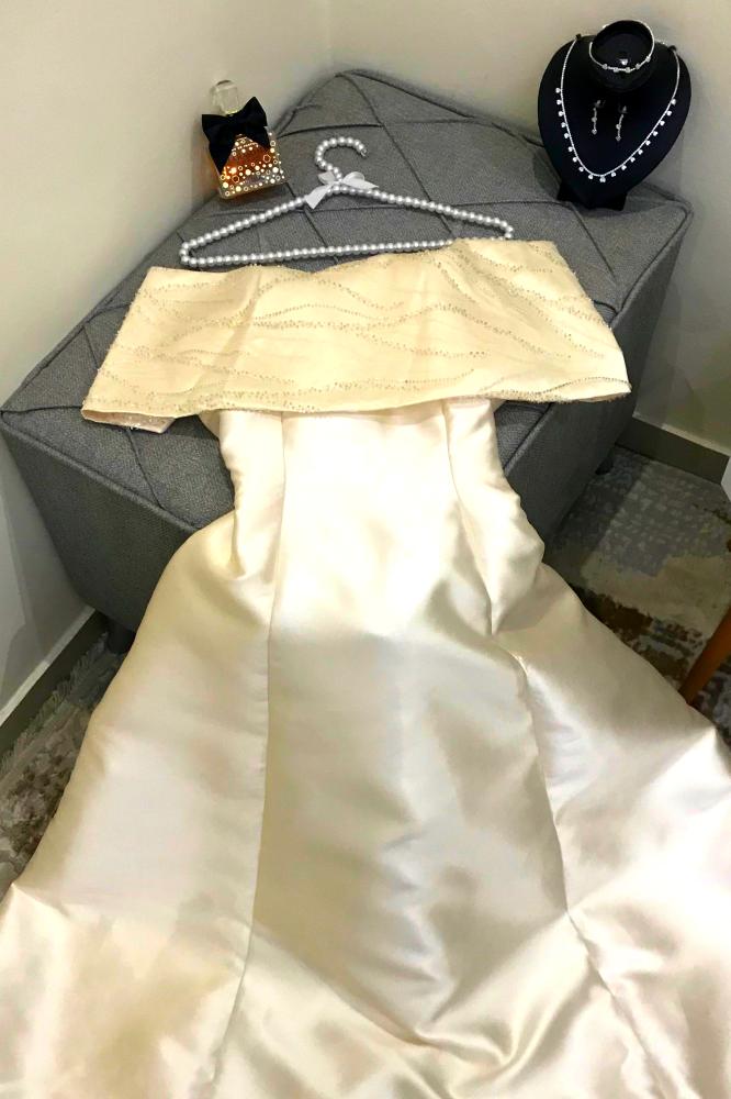 فستان ( وايت اندرياس ليدي ) دبل ميكادو