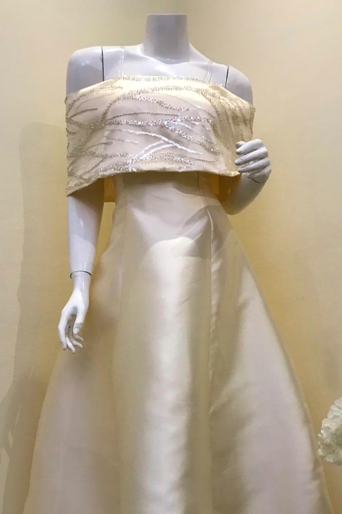 فستان ( وايت اندرياس ليدي ) دبل ميكادو