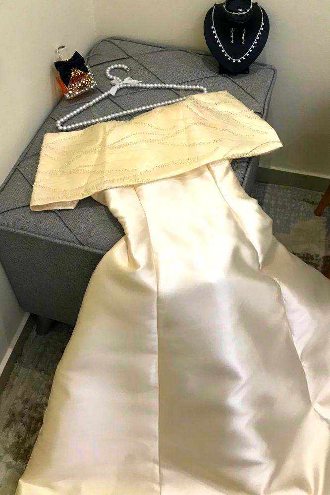 فستان ( وايت اندرياس ليدي ) دبل ميكادو