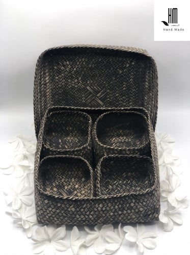 صندوق حجم 25سم لون أسود بذهبي