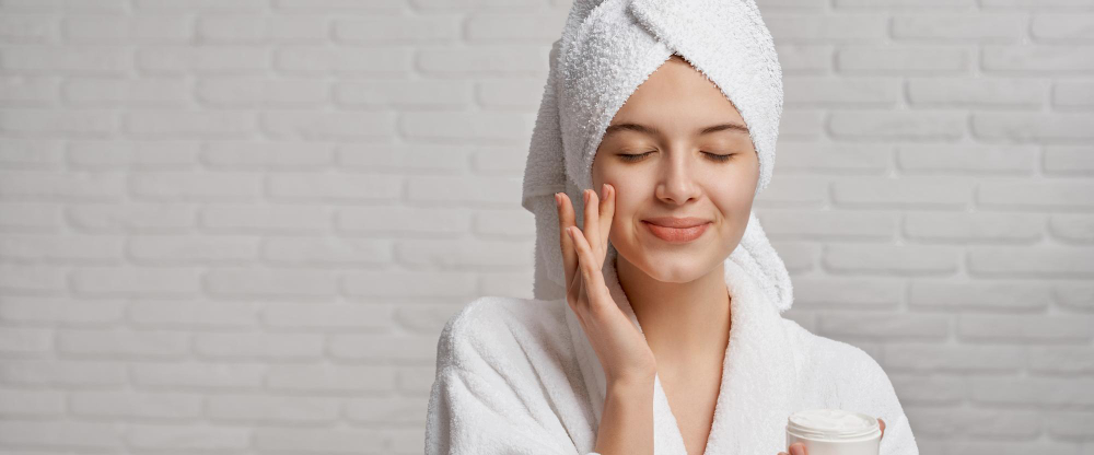 ما هو أفضل كريم مرطب للوجه في 2026؟ أهم نصائح اختيار الكريم المناسب