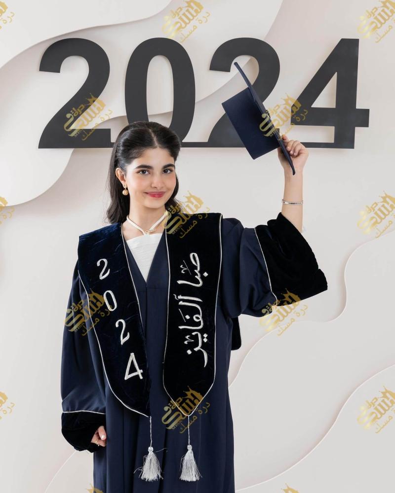 عباية تخرج لون كحلي 2024 لكل خريجه انيقه تبي تتميز في تخرجها