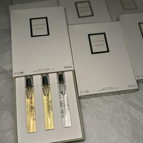 ٣ عينات من VanCleef & Arpels