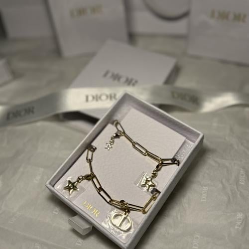 تعليقة DIOR - ذهبي