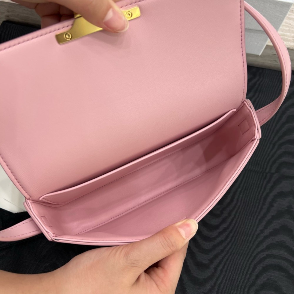 Size：20x10x4cm