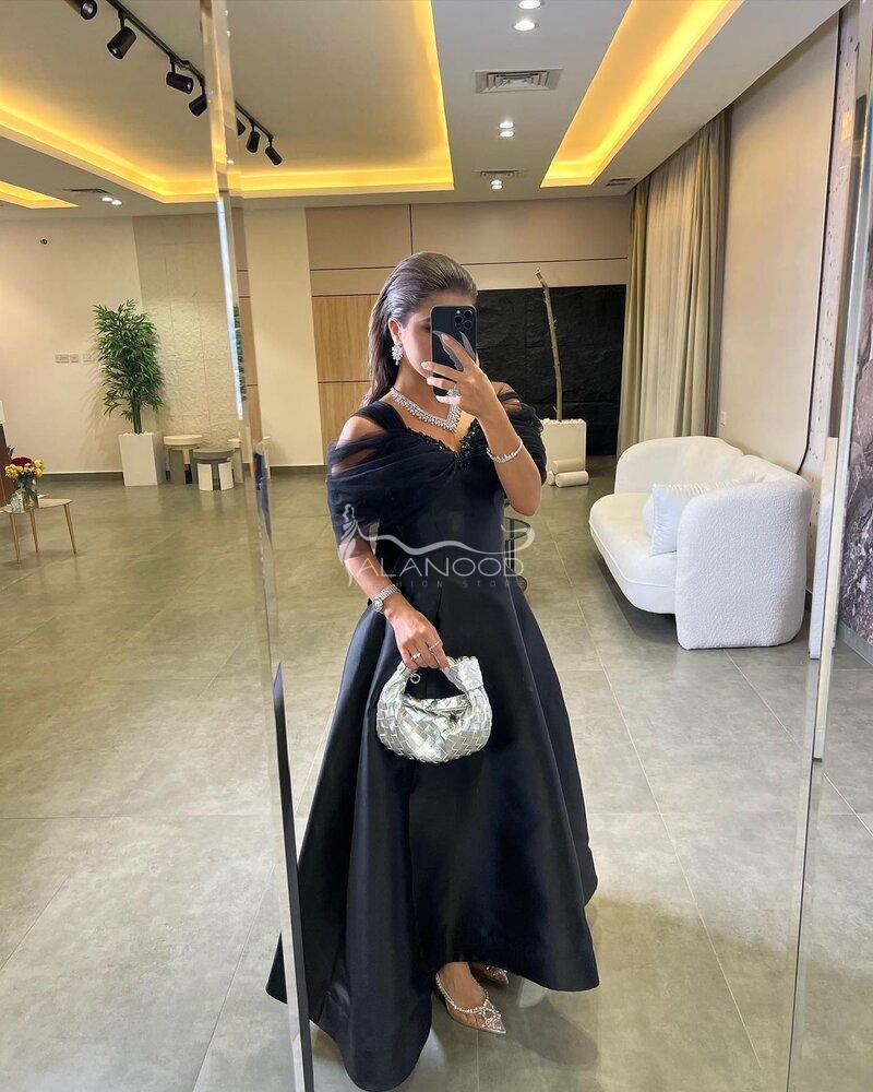 فستان باللون الاسود