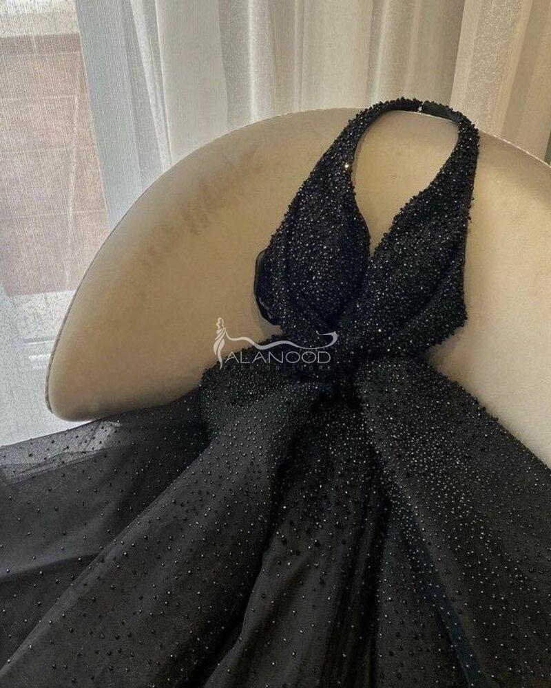 فستان سهرة مرصع باللول