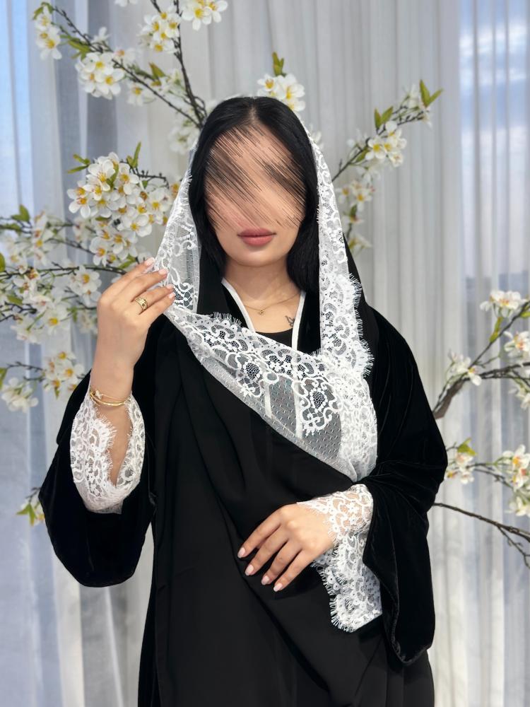 عبايه شتوية مخمل +دانتيل