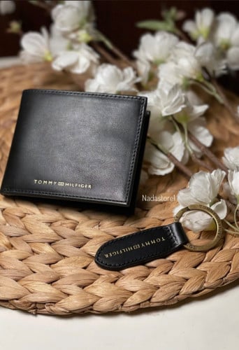 محفظة وميدالية ماركة تومي هيلفير