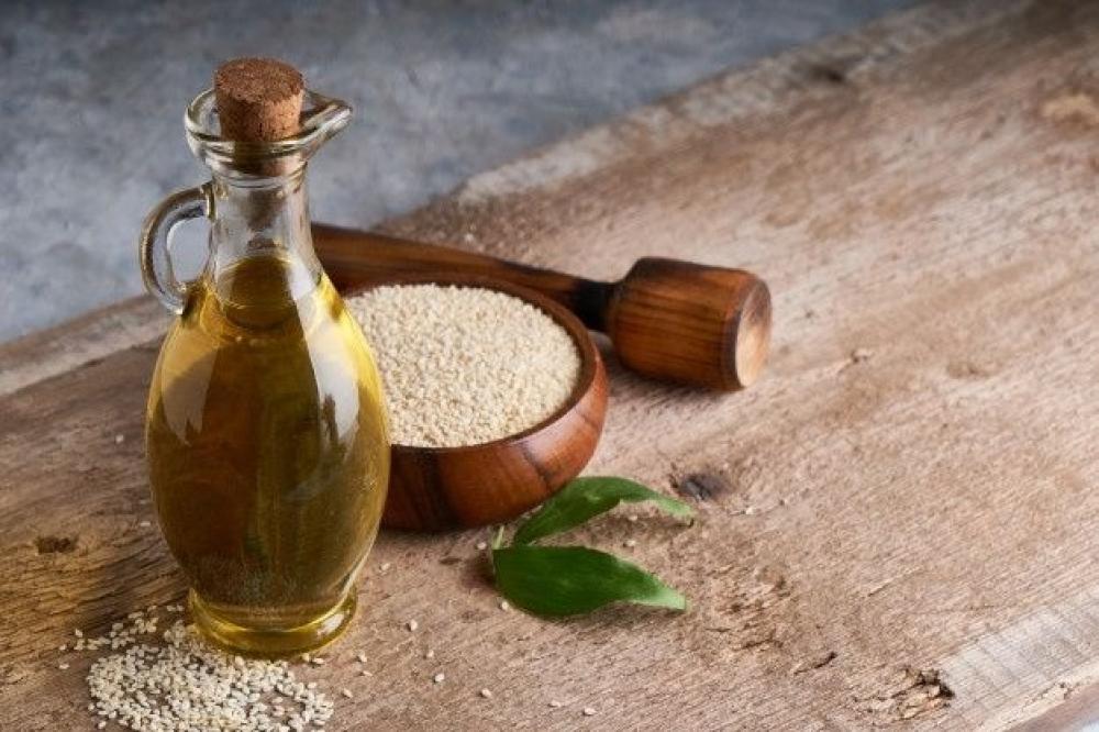 زيت سمسم للوجه بشرة مضيئة وشبابية من سما ستور