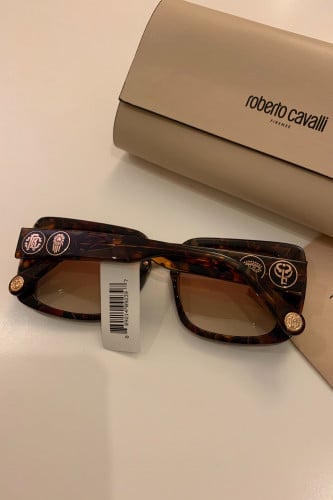 مع البوكس فقط - Roberto Cavalli