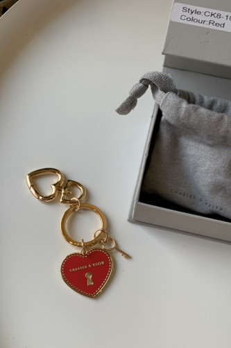 ميدالية Charles & Keith