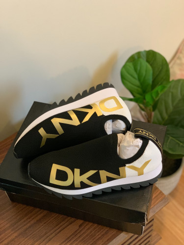 Dkny مقاس 39 مع البوكس فقط