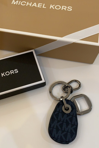 ميدالية Michael Kors- مع البوكس فقط