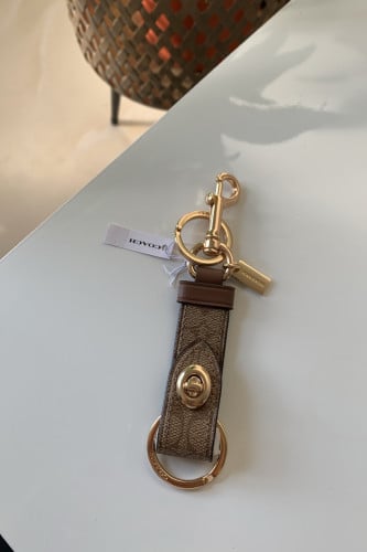 Coach ميدالية