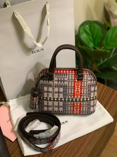 شنطة Tous