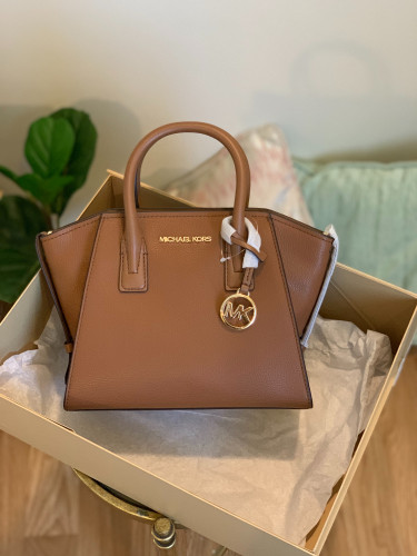 Michael Kors- مع البوكس