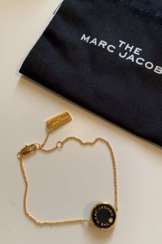 Marc Jacobs اسوارة