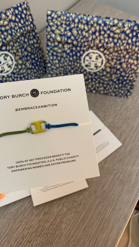 اسوارة Tory Burch