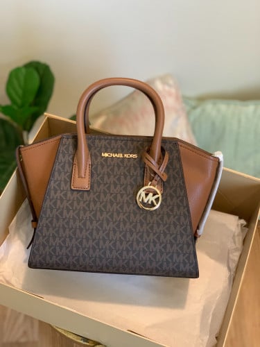 Michael Kors- مع البوكس فقط