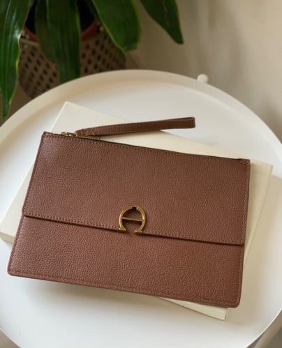 Etienne Aigner بني