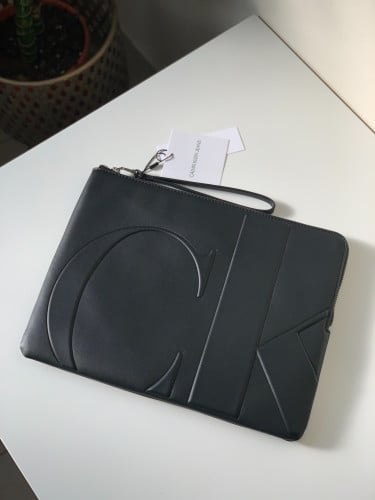 Calvin Klein- بدون ملحقات