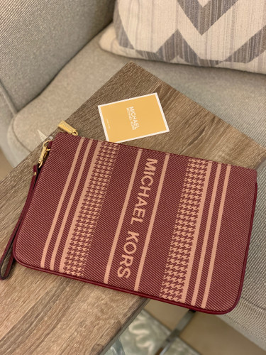 Michael Kors Pouch