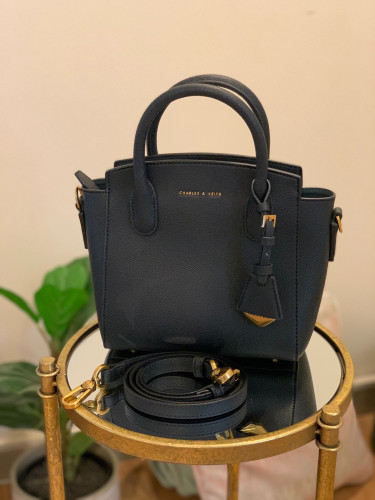 Charles & Keith- مع الدست باق فقط