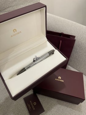 Aigner قلم