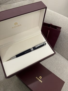 Aigner قلم