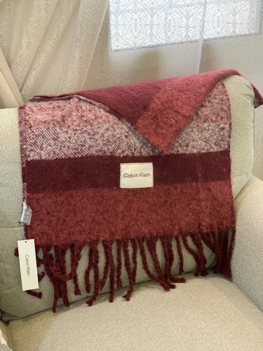 Scarf Calvin Klein  - بدون ملحقات