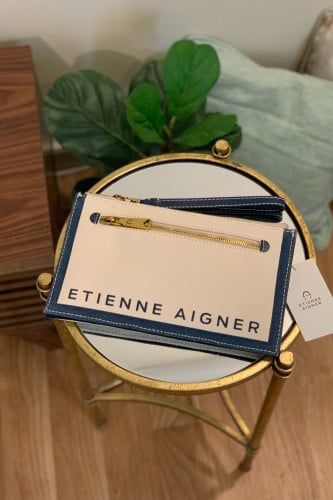Pouch Etienne Aigner- أصغر من A4