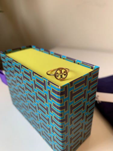 خاتم Tory Burch