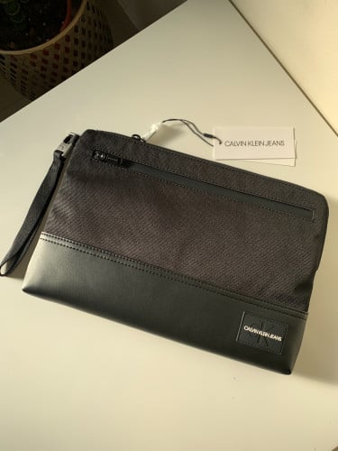 Calvin Klein - بدون ملحقات