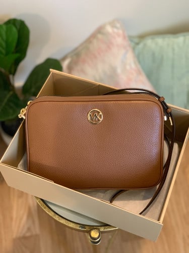 Michael Kors- مع البوكس